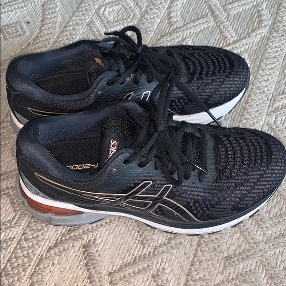 running shoes under 200 grams